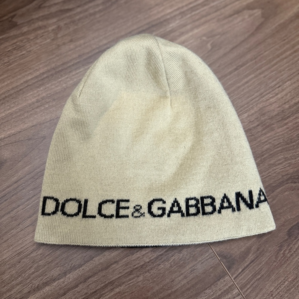 Authentic Reversible Dolce & Gabbana Beige and Black Beanie